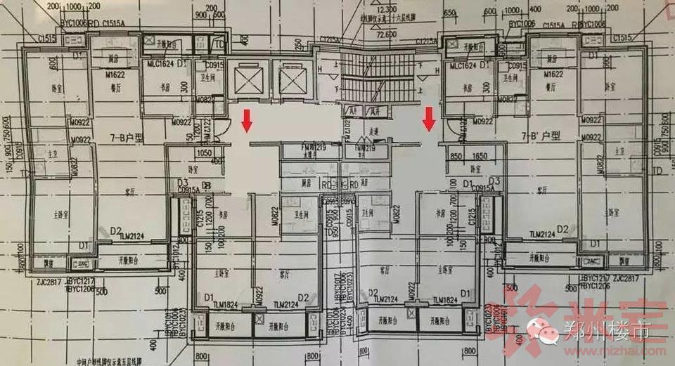 兩梯四戶的西南戶正對著電梯門,東南戶正對著樓梯間門.