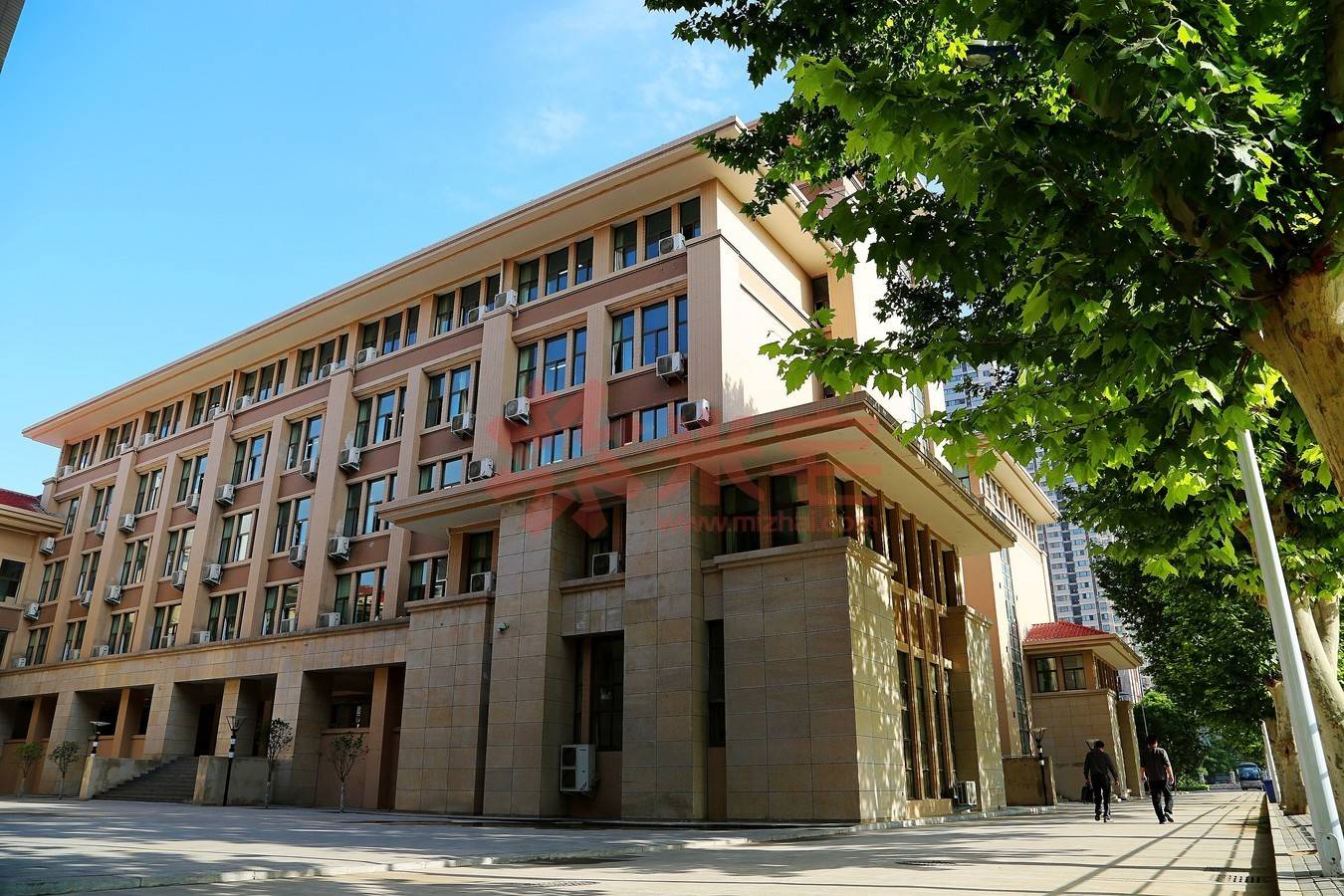 暂无信息 二中综合楼